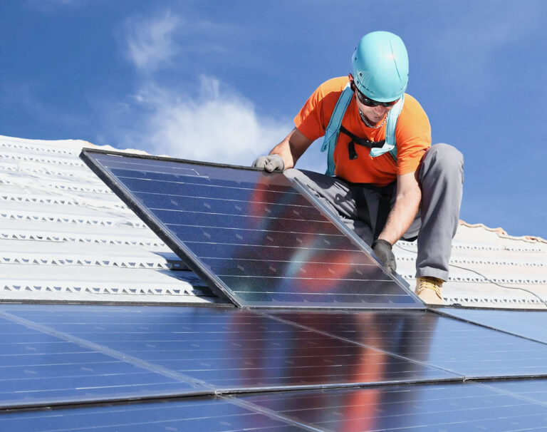 ¿Los paneles solares funcionan en días nublados?